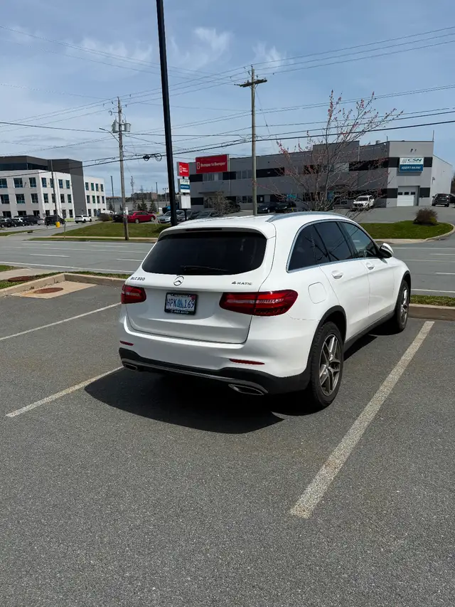 2016 Mercedes-Benz GLC300 - Photo 3