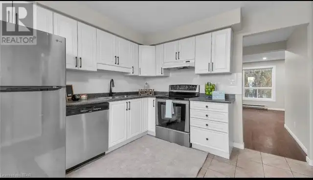 3 bedroom, 1.5 bathroom townhouse, available June 1st!