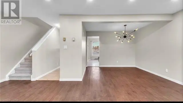 3 bedroom, 1.5 bathroom townhouse, available June 1st! - Photo 3