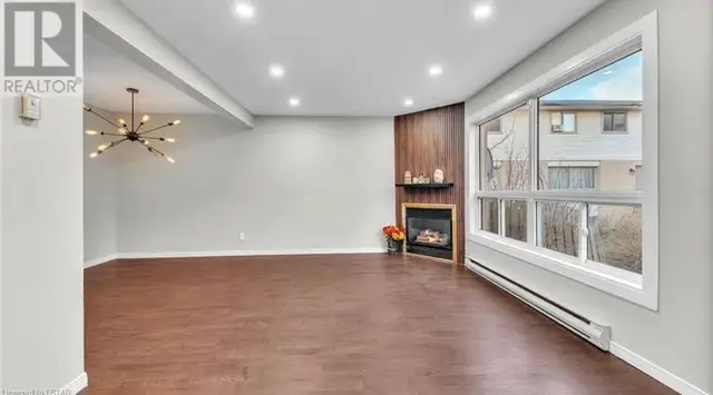 3 bedroom, 1.5 bathroom townhouse, available June 1st! - Photo 4