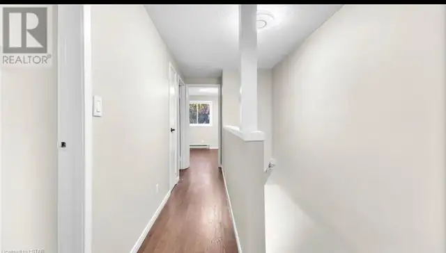 3 bedroom, 1.5 bathroom townhouse, available June 1st! - Photo 5