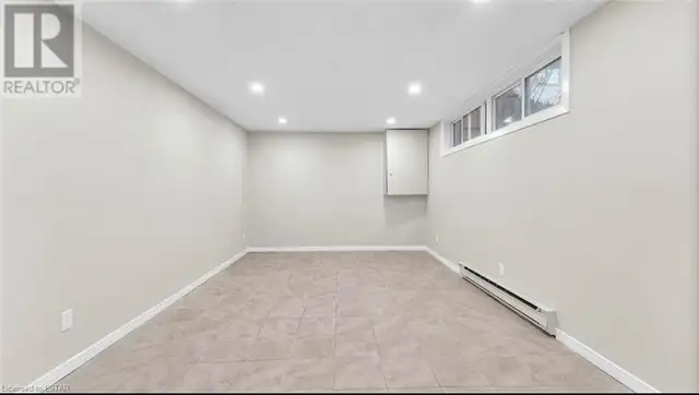 3 bedroom, 1.5 bathroom townhouse, available June 1st! - Photo 7