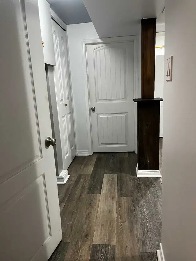 Bright 1-BR Bsmt Apt – All Utilities & Parking Incl. - Photo 6