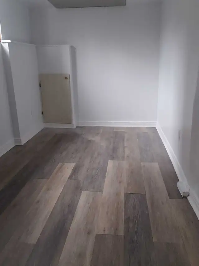 Bright 1-BR Bsmt Apt – All Utilities & Parking Incl. - Photo 8
