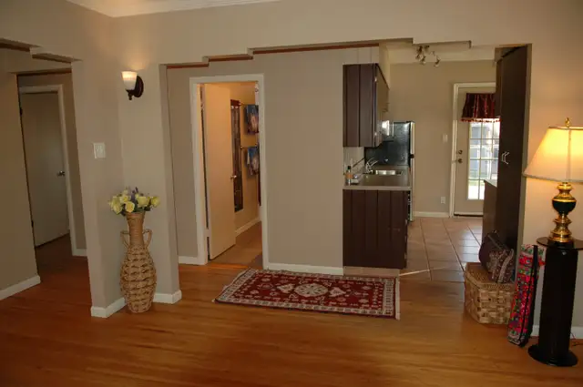 5 Bedroom House for Rent close to Down Town, C-Train - Photo 4