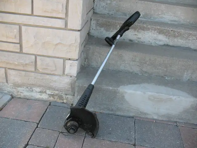 Black and Decker Corded Grass Trimmer - Photo 9