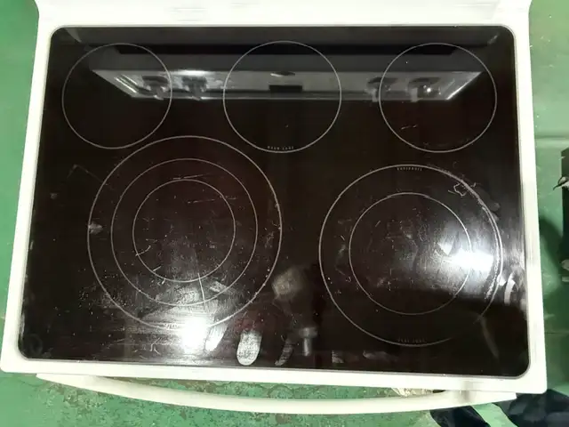 Whirlpool Glass Top Stove (S4230) - Photo 3