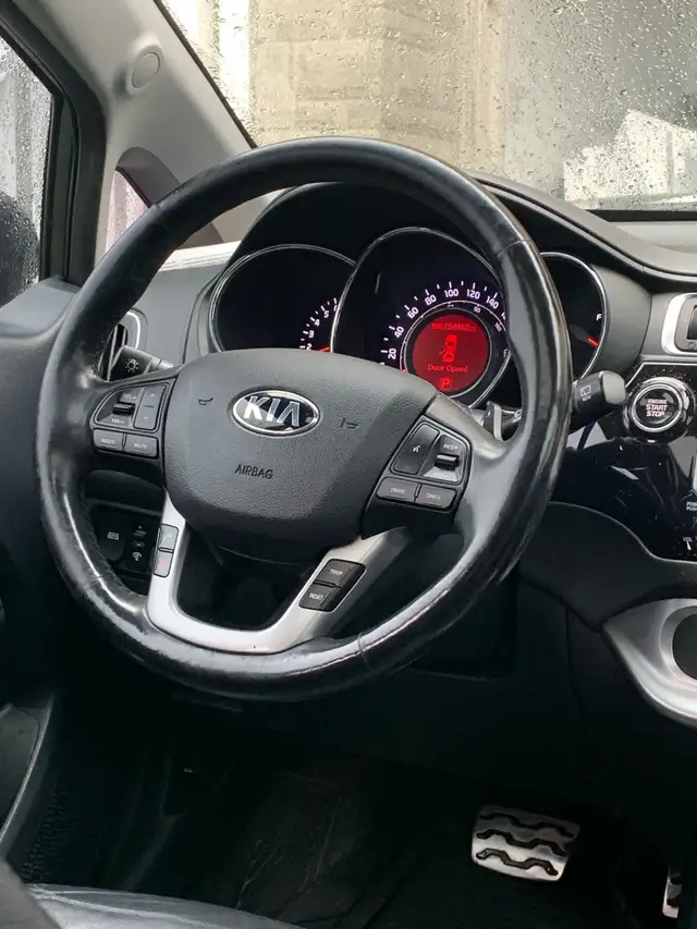 2016 Kia Rio SX Hatchback PREMIUM TRIM - Photo 8