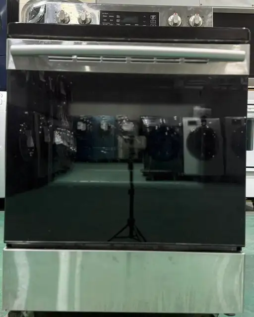 Stylish Stainless Samsung Glass Top Stove (S4204)