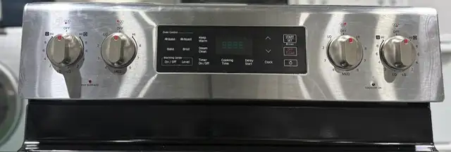 Stylish Stainless Samsung Glass Top Stove (S4204) - Photo 2