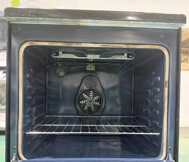 Stylish Stainless Samsung Glass Top Stove (S4204) - Photo 3