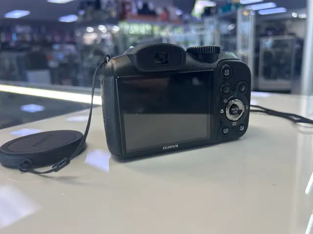 Fujifilm Finepix s1800 12.2MP digital camera - Photo 3