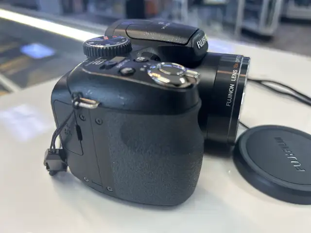 Fujifilm Finepix s1800 12.2MP digital camera - Photo 5
