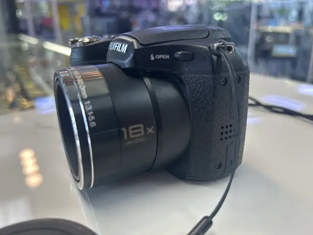 Fujifilm Finepix s1800 12.2MP digital camera - Photo 6