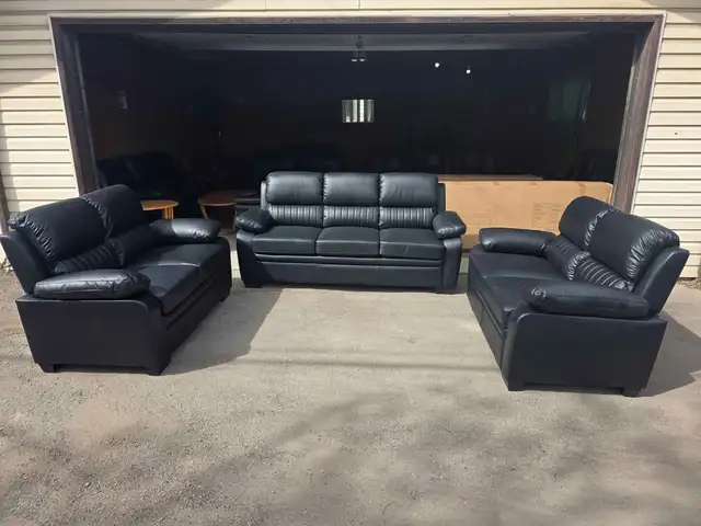 New black leather couch set(in boxes). Free delivery & disposal