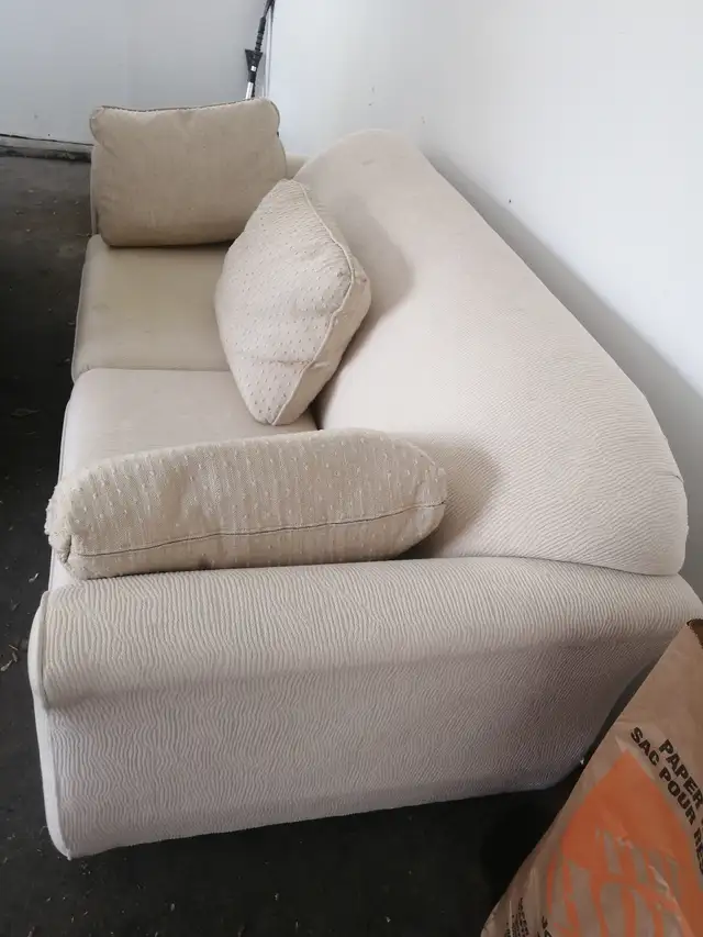 Pull out couch with with mattress inside never used - Photo 2