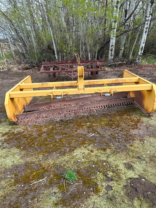 Road Grader - Photo 2