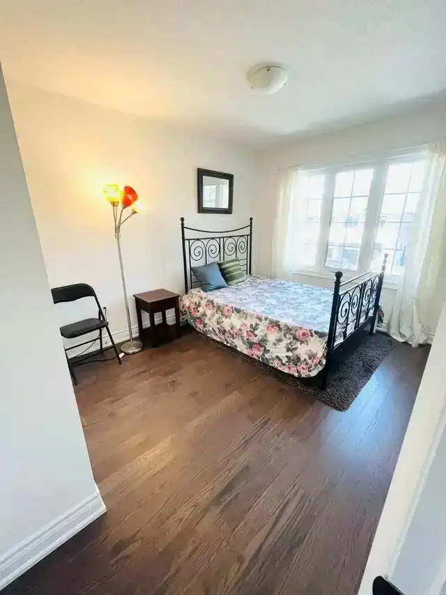 UPPER LEVEL PRIVATE ROOM CALL 647-716-5553 - Photo 2
