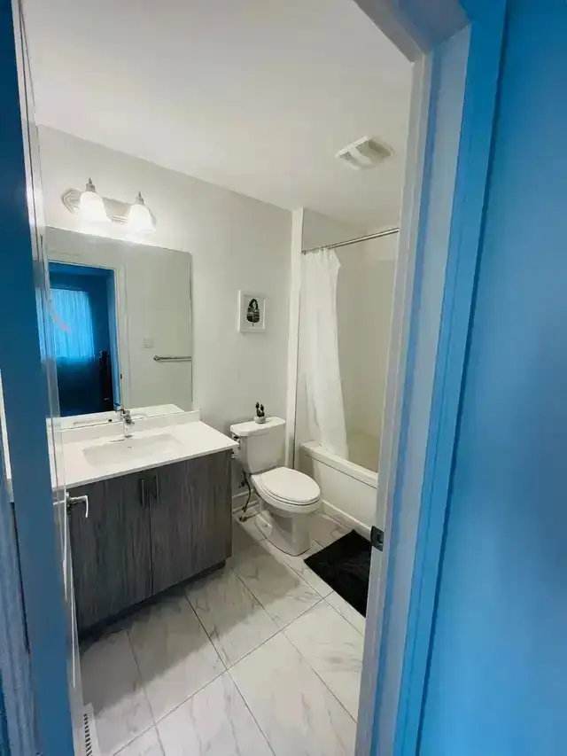 UPPER LEVEL PRIVATE ROOM CALL 647-716-5553 - Photo 3