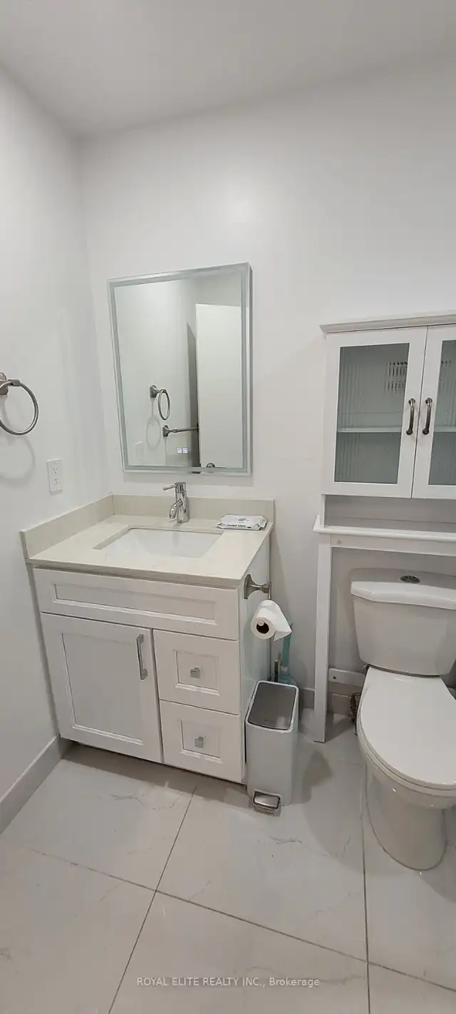 2 Bedrooms Main Floor of Townhouse for Rent - Photo 4