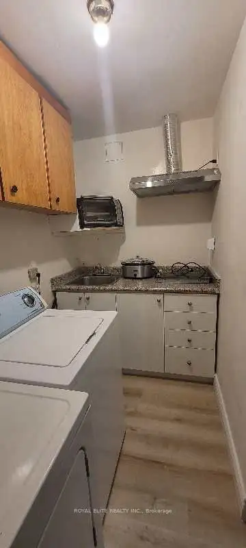 2 Bedrooms Main Floor of Townhouse for Rent - Photo 6
