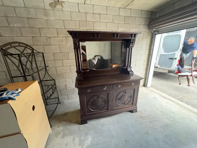 Free delivery Antique Oak Sideboard with Mirror - Photo 7