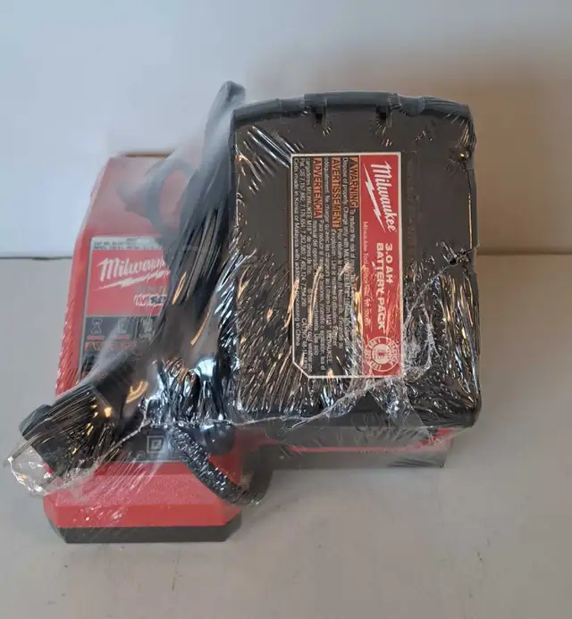 M12/M18 Milwaukee Battery & Charger Combo (26125364)