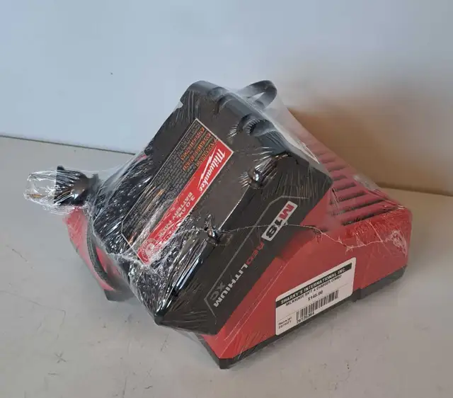 M12/M18 Milwaukee Battery & Charger Combo (26125364) - Photo 3