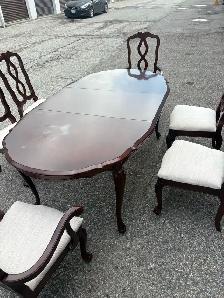 Free delivery used Wooden Dining Set with 6 Chairs