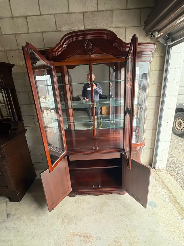Free delivery used Vintage Wooden Curio Display Cabinet - Photo 4