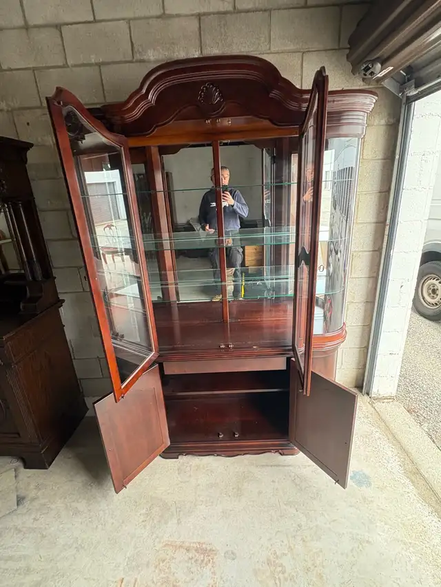Free delivery used Vintage Wooden Curio Display Cabinet - Photo 6