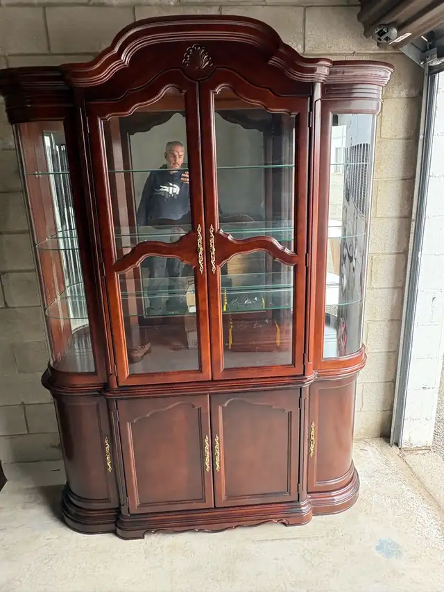 Free delivery used Vintage Wooden Curio Display Cabinet - Photo 8