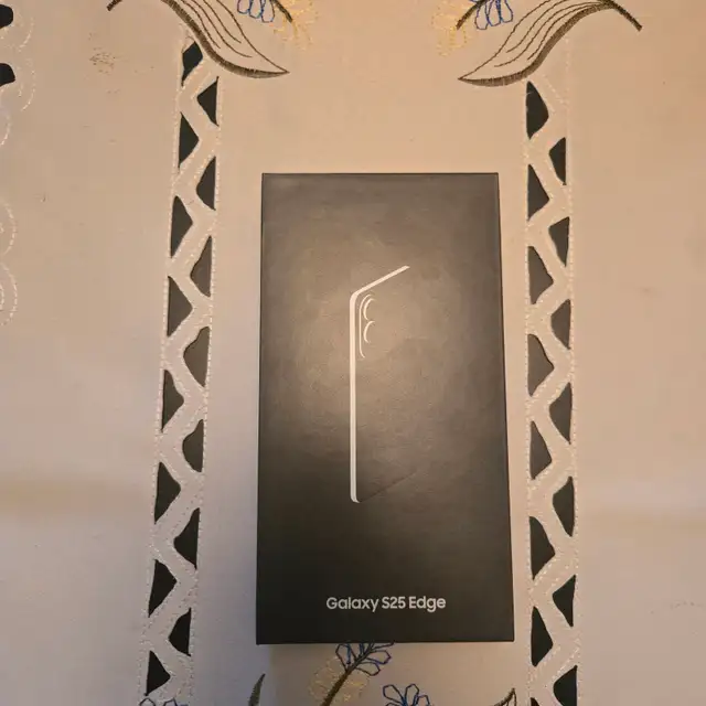 SAMSUNG GALAXY S25 EDGE BNIB NEVER OPENED