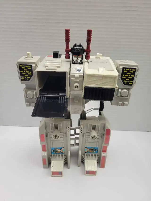 Transformers Metroplex G1 1985 Hasbro Takara