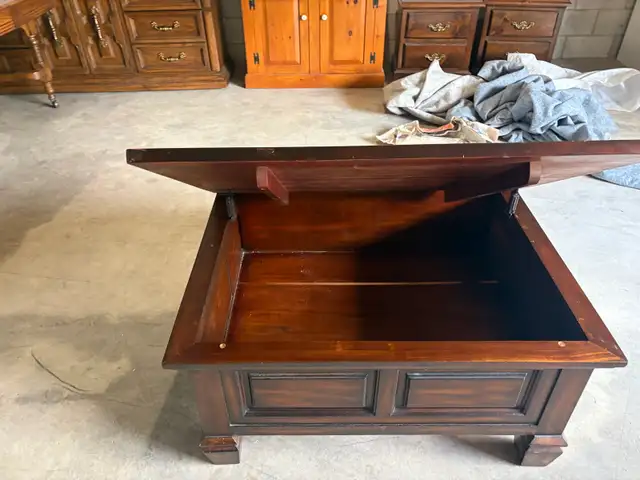 Free delivery used Wooden Coffee Table with Storage - Photo 3