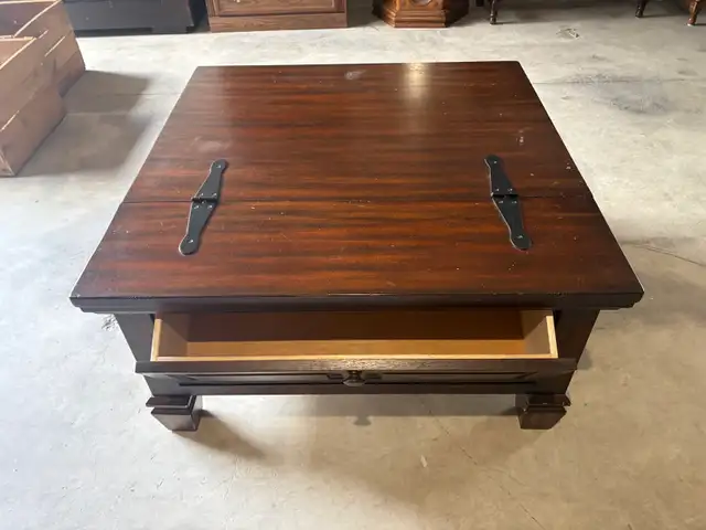 Free delivery used Wooden Coffee Table with Storage - Photo 5