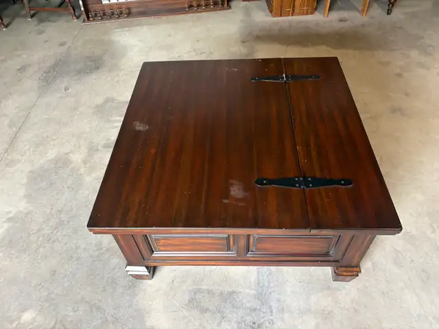 Free delivery used Wooden Coffee Table with Storage - Photo 7