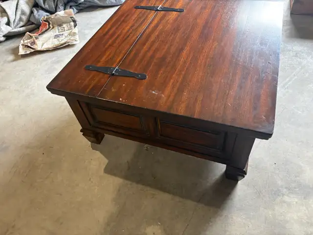Free delivery used Wooden Coffee Table with Storage - Photo 10