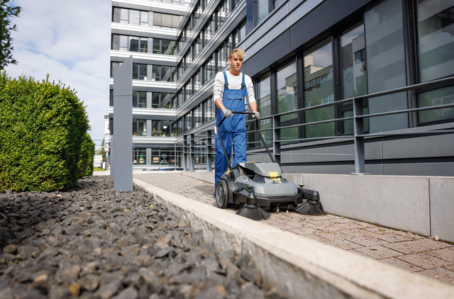 Karcher KM70/30 C BP PACK 2SB Commercial Walk-Behind Sweeper - Photo 3