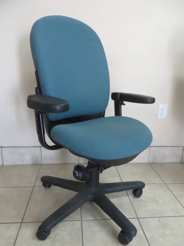 Office Chairs - Photo 6
