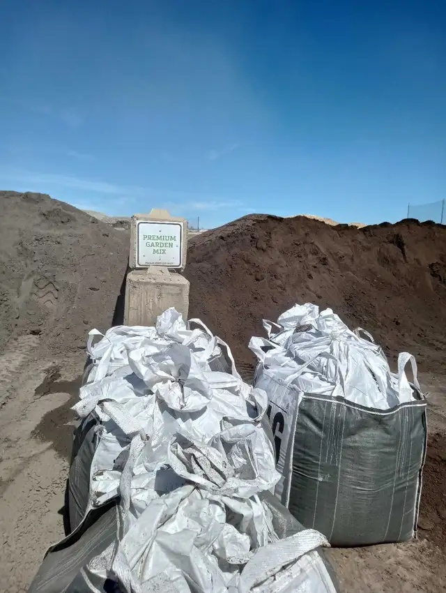 SCREENED LOAM DIRT SOIL Garden mix Washed gravel sand clay