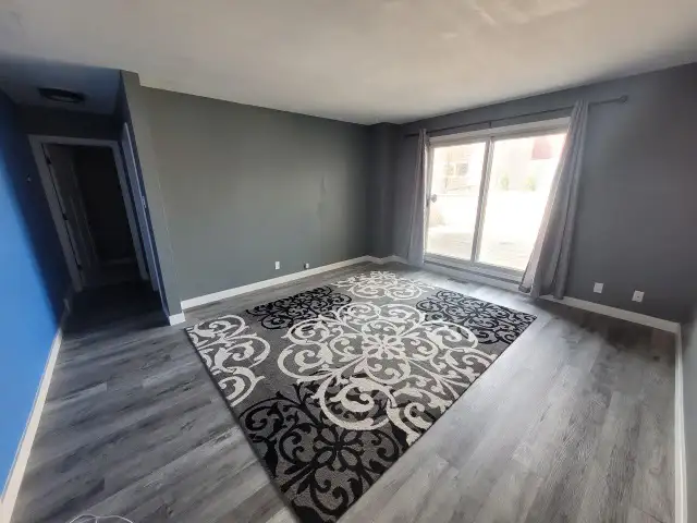 3 Beds & 1.5 Baths Townhouse Style Property In Fairhaven Area - Photo 2
