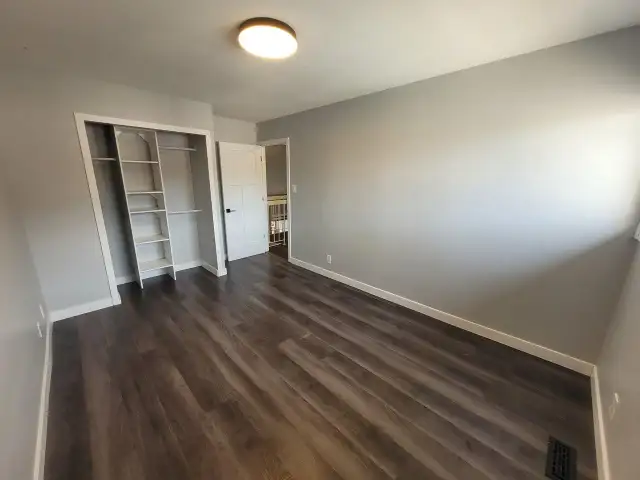 3 Beds & 1.5 Baths Townhouse Style Property In Fairhaven Area - Photo 8