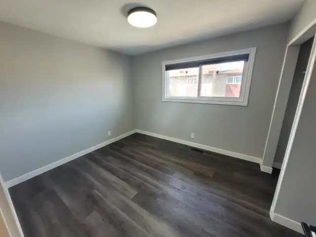 3 Beds & 1.5 Baths Townhouse Style Property In Fairhaven Area - Photo 9