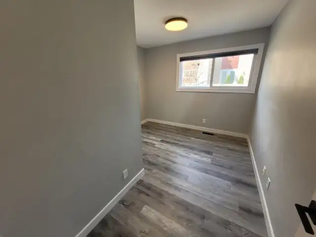 3 Beds & 1.5 Baths Townhouse Style Property In Fairhaven Area - Photo 13