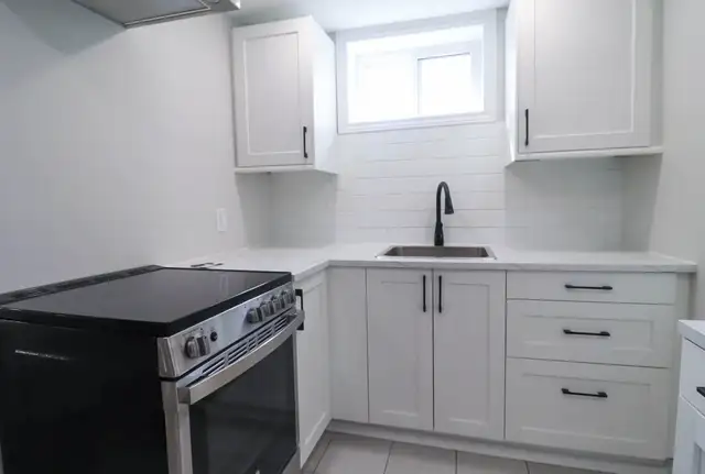 161 Louth St, St. Catharines - 2 Bedroom Lower Unit - Photo 6