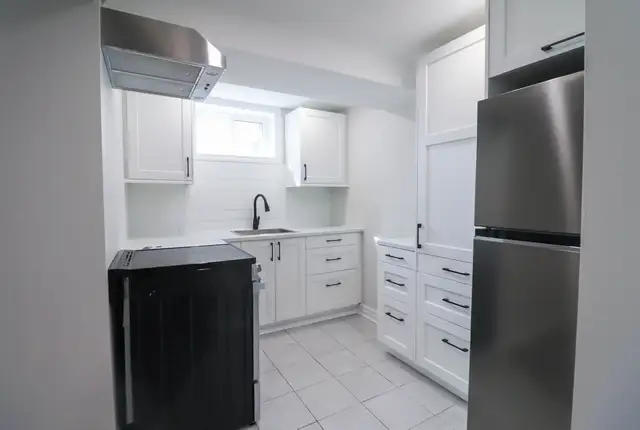 161 Louth St, St. Catharines - 2 Bedroom Lower Unit - Photo 8