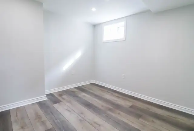 161 Louth St, St. Catharines - 2 Bedroom Lower Unit - Photo 10