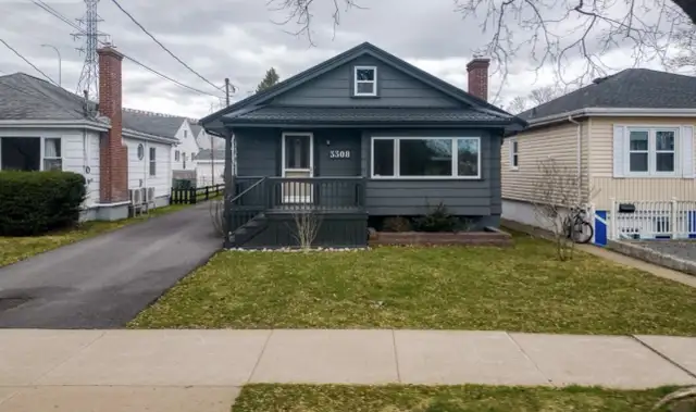 CHARMING 2 BR LOWER LEVEL UNIT AVAILABLE AUGUST 1ST