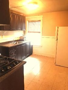 (DOWNTOWN) updated 2 Bedrooms Apartment, Clean & Quiet!